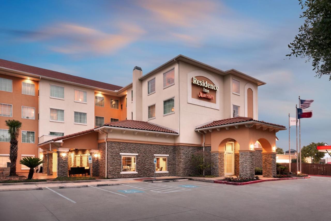 By Marriott I-10 West/park Row 3*