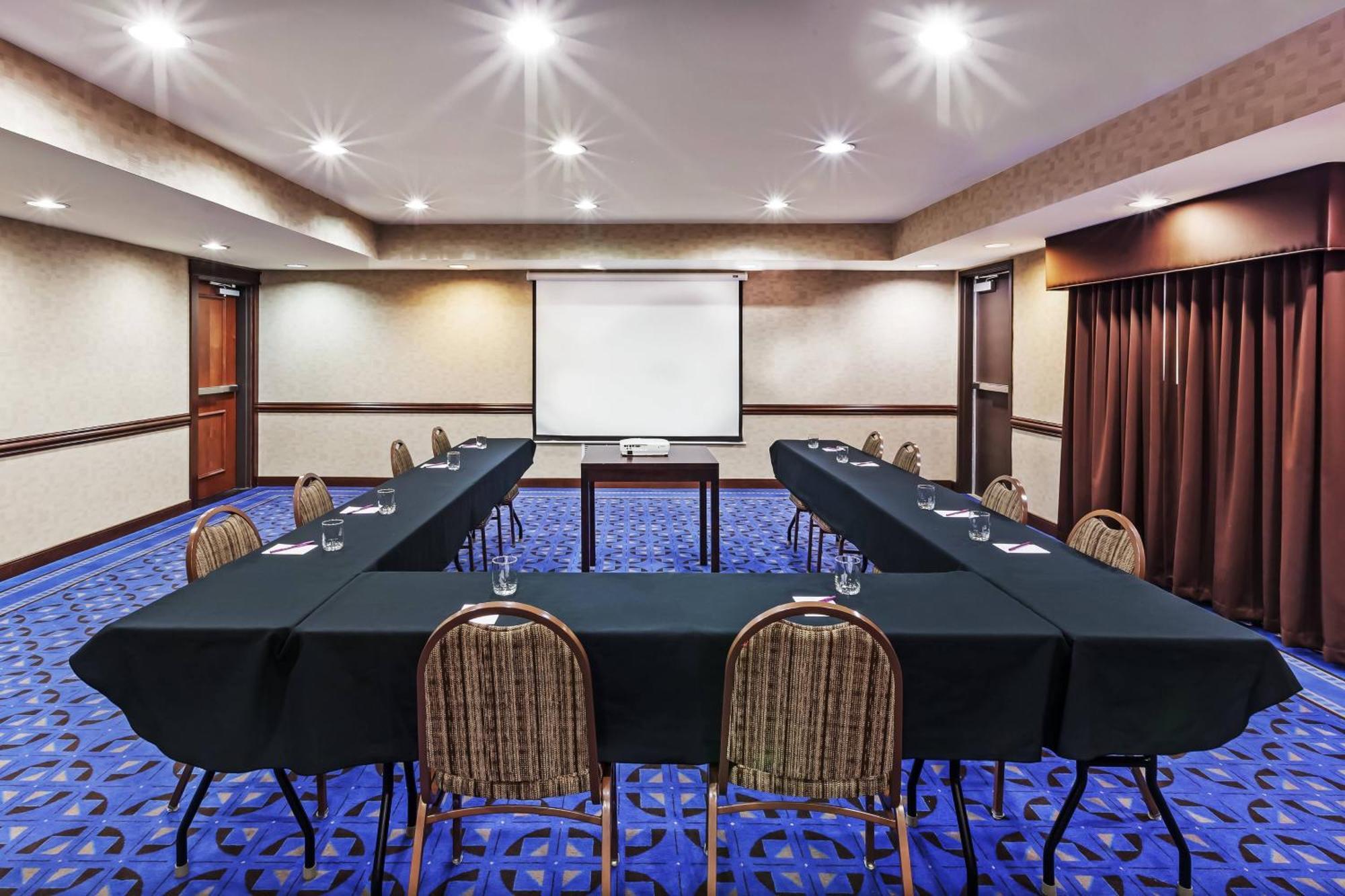 By Marriott I-10 West/park Row Hotel 3*