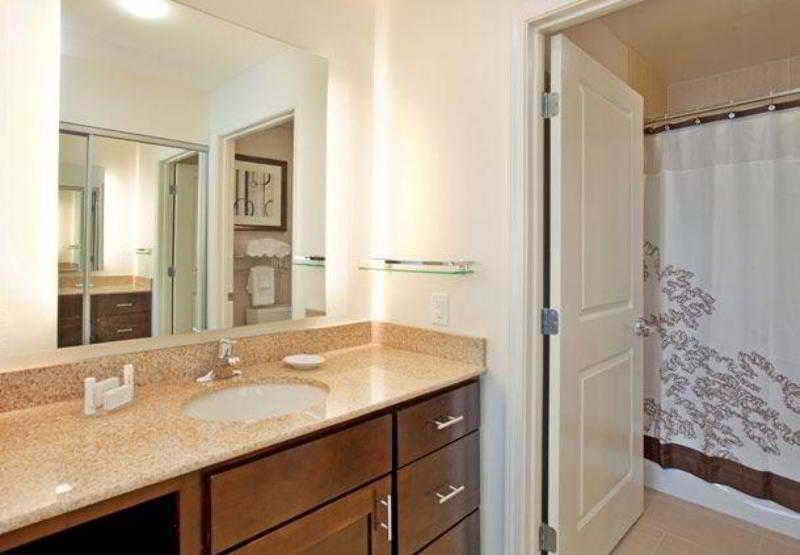 Hotel By Marriott I-10 West/park Row 3*