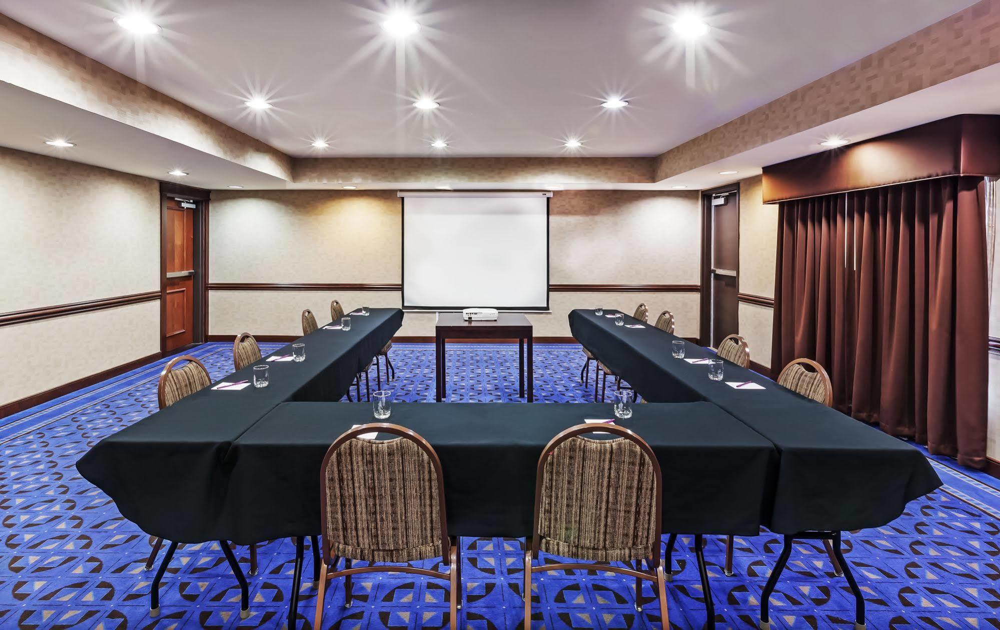 Hotel By Marriott I-10 West/park Row 3*