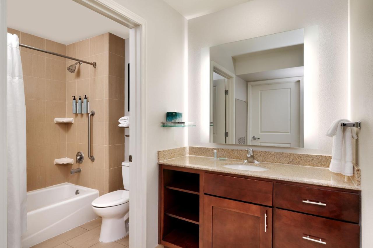 Hotel By Marriott I-10 West/park Row 3*